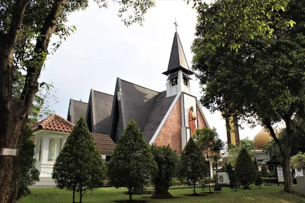 Jakarta Indonezja Kwietnia 2023 Pomnik Taman Mini Indonezja Indah Kościół — Zdjęcie stockowe