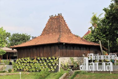 jakarta, Endonezya-23 Nisan 2023: Taman Mini Endonezya Anıtı Anjungan jawa tengah