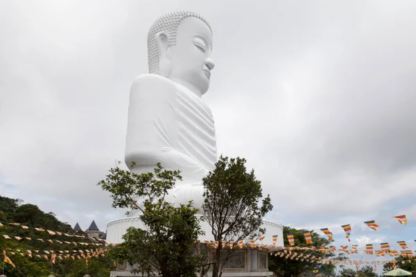 Άγαλμα Του Λευκού Βούδα Στο Linh Ung Pagoda Στο Hills — Φωτογραφία Αρχείου