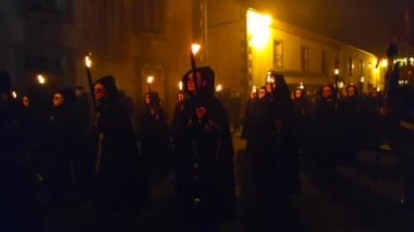 Plogonnec, Fransa - 17 Aralık 2022: Dark Noz, gece insanlarının farklılıklarıyla gelen hikayesidir..