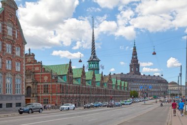 Kopenhag, Danimarka - 28 Haziran 2019: Borsen, Kopenhag 'ın merkezinde 17. yüzyıl borsası..