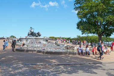 Kopenhag, Danimarka - 28 Haziran 2019: Gefion Çeşmesi (Danca: Gefionspringvandet), İskandinav tanrıçası Gefjon 'un 4 öküzle birlikte denizi sürdüğü bronz çeşme..