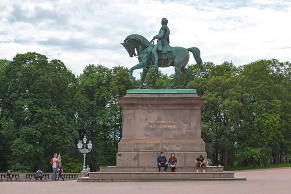 ノルウェー オスロ 2019年6月26日 ノルウェーとスウェーデンのチャールズ ジョンの像 Brynjulf Bergslenによって彫刻され 王宮の前に1875に建てられました — ストック写真