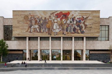 Tiran, Arnavutluk - 24 Nisan 2019: Skanderbeg Meydanı 'ndaki Ulusal Tarih Müzesi.