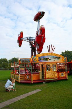 Londra, İngiltere - 26 Ağustos 2006: Battersea Eğlence Fuarında Eski Roll-O-Plane.