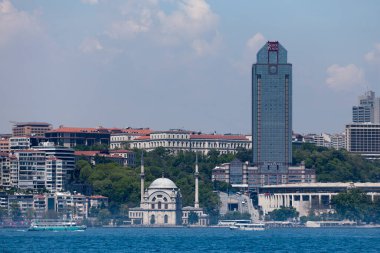 İstanbul, Türkiye - 12 Mayıs 2019: Dolmabahçe Camii, Kraliçe Ana Bezmi Alem Valide Sultan tarafından yaptırılan bir camidir..