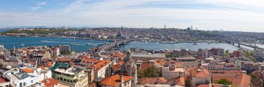 İstanbul, Türkiye - 09 Mayıs 2019: Galata Kulesi 'nden Altın Boynuz' un panoramik görünümü.