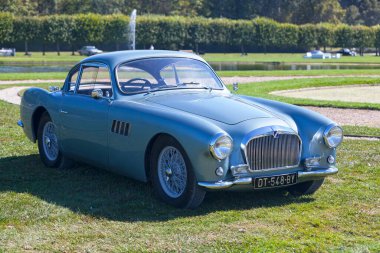 Chantilly, Fransa - 03 Eylül 2016: Talbot-Lago şirketi 1956 yılında sansasyonel bir 2.5 litrelik yeni model, T14 LS 4 silindirli, çift kam milli, kapaklı motorlu üstün bir spor otomobil üretti. Standart akortla, motor 