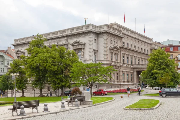 2019年4月24日 新宫殿 New Palace 是塞尔维亚卡拉季奇王朝及后来的南斯拉夫王国的皇家官邸 它是塞尔维亚总统的所在地 — 图库照片