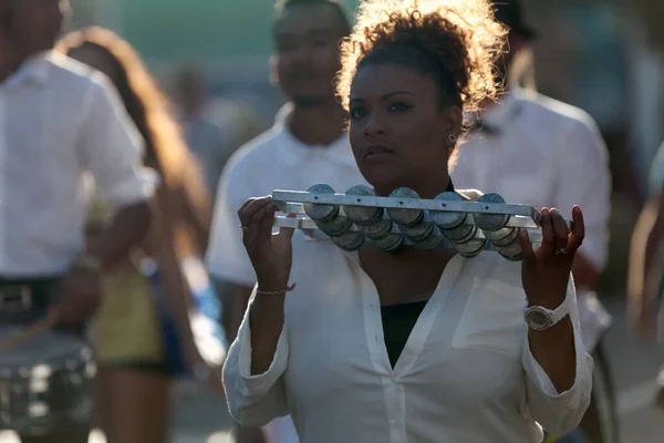 stock image Saint-Gilles les bains, La Reunion - June 25 2017: Percussionist playing with a Chocalho during the carnival of the Grand Boucan.