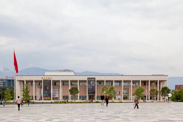 アルバニアのティラナ 2019年4月22日 アルバニア国立歌劇場とバレエ劇場は国内最大の劇場であり 年間を通して音楽とダンスの2つの事業体があります — ストック写真