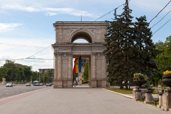 Chisinau Moldova June 2018 Triumphal Arch Monument Situated Central Chisinau — стоковое фото