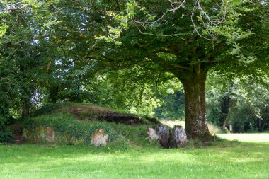 The archaeological site of Ti ar Boudiged, is a megalithic dolmen in Brennilis (Brittany) dating from 3000 BC, partly buried under a tumulus and covered with three stone slabs.