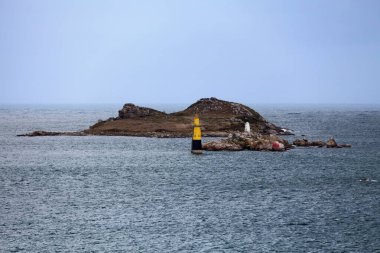 Enez pigued is a small island off the coast of Roscoff in Brittany.