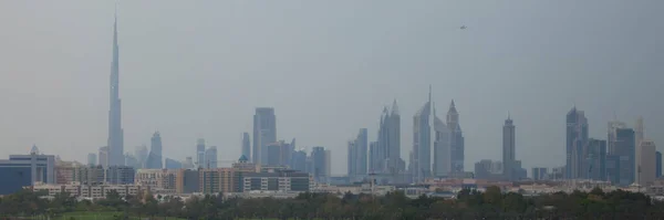 Panoramisch Uitzicht Skyline Van Dubai Tijdens Een Bewolkte Dag — Stockfoto