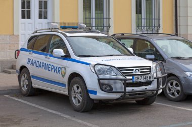 Burgaz, Bulgaristan - 13 Mayıs 2019: Jandarma aracı Burgaz Merkez tren istasyonunun önüne park etti.