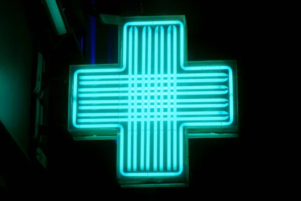 Κοντινό Πλάνο Ένα Πράσινο Φως Νέον Σχήμα Σταυρού Που Χρησιμοποιείται — Φωτογραφία Αρχείου