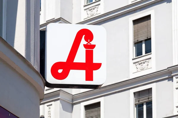 Oostenrijkse Apotheek Met Het Het Land Gebruikte Traditionele Apotheeksteken — Stockfoto