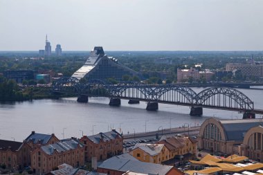 Riga, Letonya - 13 Haziran 2019: Letonya Ulusal Kütüphanesi, Letonya Kültür Bakanlığı nezaretinde kurulan ulusal bir kültür kurumudur..