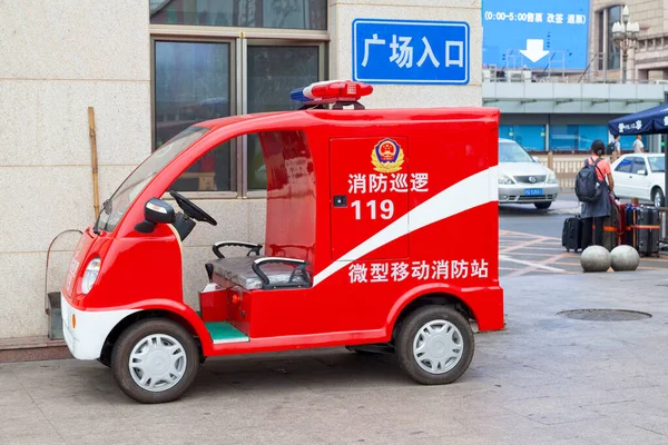 Pequim China Agosto 2018 Pequeno Carro Bombeiros Estacionado Fora Estação — Fotografia de Stock