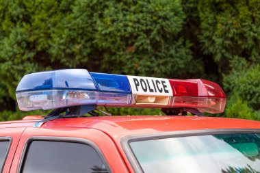 Çin polis arabasının sirenine yakın çekim..