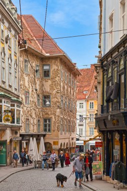 Graz, Avusturya - 28 Mayıs 2019: Luegghauser kasaba evleri 16. yüzyılın başlarında inşa edildi ve 17. yüzyılın sonunda Barok tarzında yeniden inşa edildi..