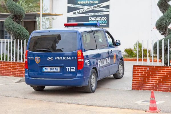 Тирана Албанія Квітня 2019 Поліцейський Фургон Полісія Входить Воріт Поліцейського — стокове фото