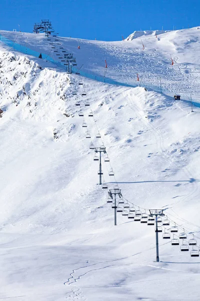 Skilift Auf Den Gipfel Der Schneebedeckten Berge Von Grandvalira Von — Stockfoto