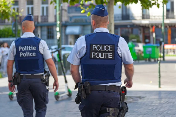 Брюссель Бельгія Липень 2019 Поліцейські Куленепробивних Жилетах Патрулюють Вулицю — стокове фото