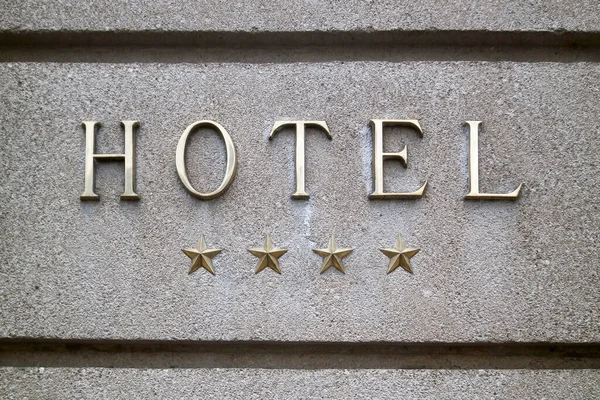 Zbliżenie Mosiądzu Gwiazdkowe Hotele Znak — Zdjęcie stockowe