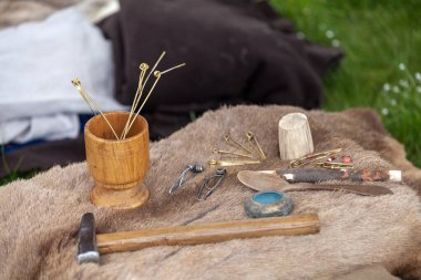 Roma döneminde Galya kabilesi Osismii tarafından kullanılan kürkte çeşitli nesneler..