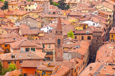 Saint Vitalis ve Agricola Kilisesi 'nin (İtalyanca: Chiesa di San Vitale e Sant' Agricola) San Vitale Kapısı 'nın (İtalyanca: Torresotto di San Vitale) yanında yer almaktadır..