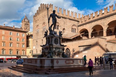 Bologna, İtalya - Nisan 05 2019: Neptün Fıskiyesi (İtalyanca: Fontana di Nettuno) Piazza del Nettuno 'nun yanında yer alan anıtsal bir şehir çeşmesidir..