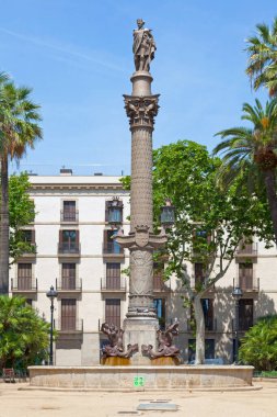 Barcelona, İspanya - 08 Haziran 2018: Galceran Marquet sütunu, Ciutat Vella ilçesinin Barcelona ilçesinde bulunan Plaza del Duque de Medinaceli 'de bulunan bir heykeltraştır..