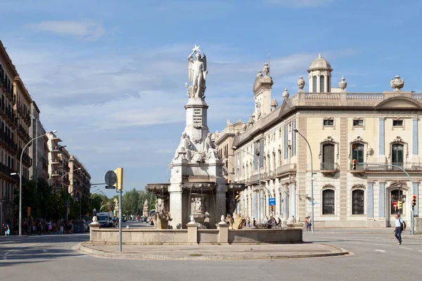 バルセロナ スペイン 2018年6月8日 カタルーニャの天才の泉は 1824年から1827年の間にカタルーニャ総司令官カンポ サグラード侯爵に捧げられた パラオ広場に位置する記念碑的な噴水です — ストック写真