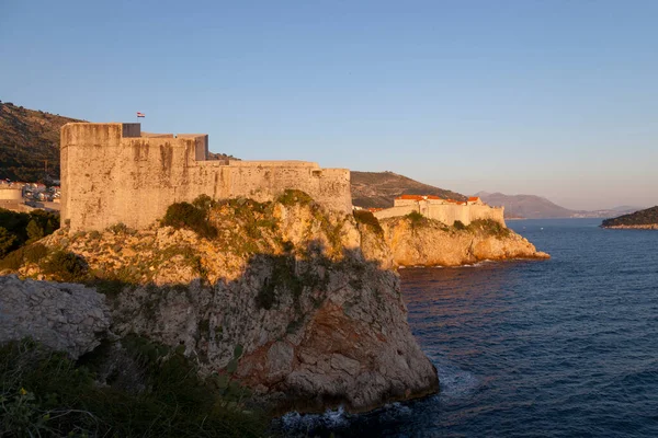 Fort Lovrijenac Mury Dubrownika Widokiem Morze Adriatyckie Zmierzchu — Zdjęcie stockowe
