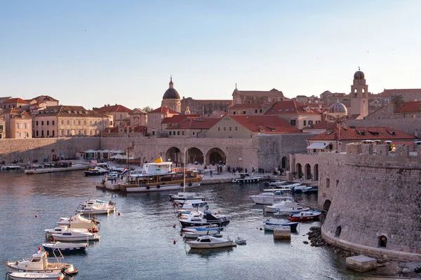 Dubrovnik Croácia Abril 2019 Barcos Atracados Porto Antigo — Fotografia de Stock
