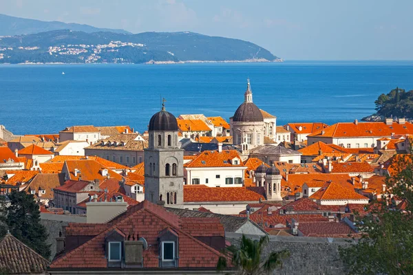 Vista Aérea Cidade Velha Dubrovnik Com Campanário Mosteiro Franciscano Cúpula — Fotografia de Stock
