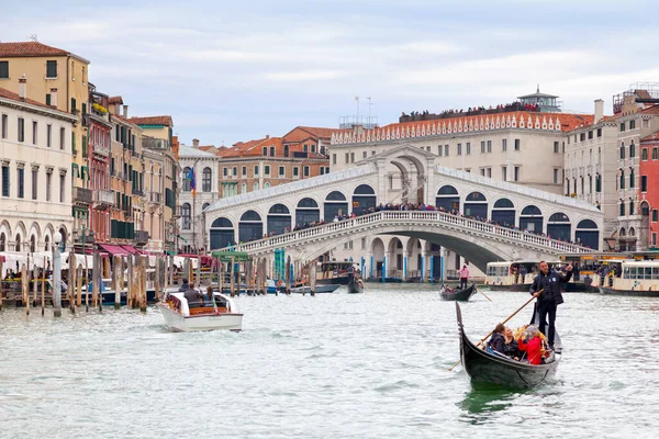 stock image Venice, Italy - April 06 2019: The Rialto Bridge (Italian: Ponte di Rialto) is an ornate covered 16th-century stone footbridge crossing the Grand Canal, with shops & restaurants.