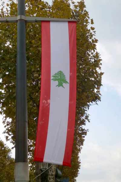 Libanonský Prapor Připevněný Lampě — Stock fotografie