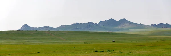 ブルガン州におけるモンゴルの草原のパノラマビュー — ストック写真