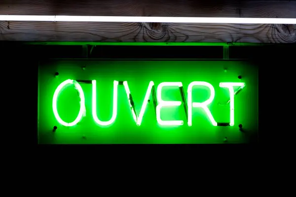Green Neon Light Shaped French Word Meaning Open English — Stock Photo, Image