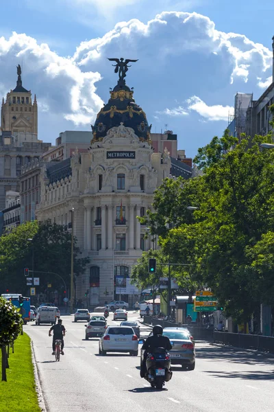 マドリード スペイン 2018年6月6日 メトロポリスビルは アルカラ通りとグランビア通りの角にある スペインのマドリードにあるオフィスビルです — ストック写真