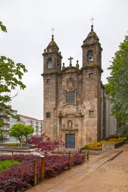 Santiago de Compostela, Galiçya 'daki Alameda Parkı' nın yanındaki küçük Cappila del Pilar kilisesi..