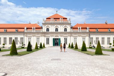 Viyana, Avusturya - 17 Haziran 2018: Aşağı Belvedere 18. yüzyılda yapılmış bir Barok sarayı. Belvedere kompleksinin bir parçası..