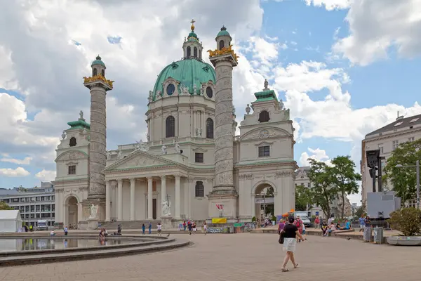 奥地利维也纳 Karlskirche Vienna Austria 2018年6月17日 Karlskirche 圣查尔斯教堂 是一座巴洛克教堂 位于卡尔斯普拉斯的南边 — 图库照片