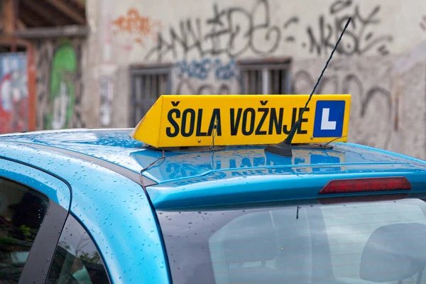 Ljibjana Eslovênia Abril 2019 Sinal Teto Carro Com Escrito Esloveno — Fotografia de Stock