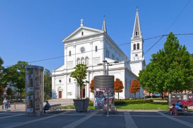 Viyana, Avusturya - 17 Haziran 2018: Evangelist Aziz Johann Kilisesi (Almanca: Pfarrkirche St. Johann) Favoriten, Viyana 'nın 10..