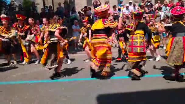 Скаер Франція Травня 2023 Centenary Cavalcade Scaer Перейменований Carnaval Louest — стокове відео