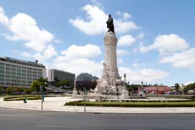 Lizbon, Portekiz - Haziran 02 2018: Kavşağın ortasında Pombal Markisi Anıtı.